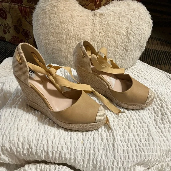 Womens wedges size 6.5 - Picture 1 of 5